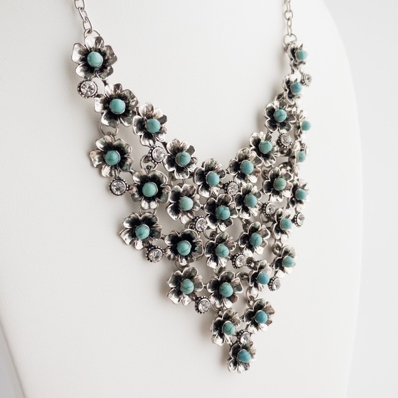 Green Dyed Howlite Stone Pendant Bib Necklace Floral Ornate Design Silver Tone - Picture 6 of 13